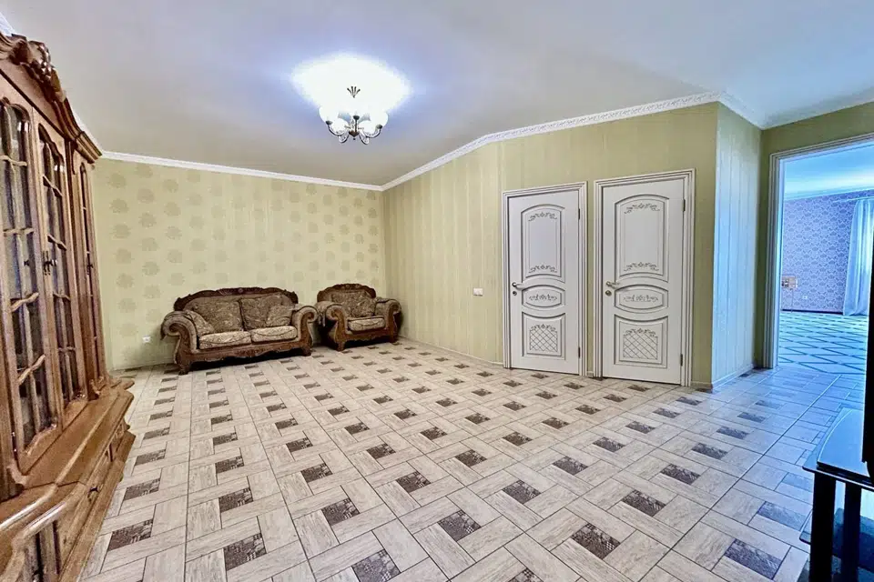Продаётся 4-комнатная квартира, 121 м²