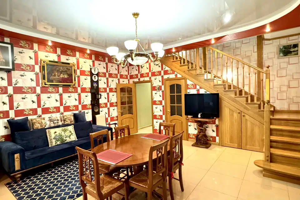 Продаётся таунхаус, 3-эт., 220 м²