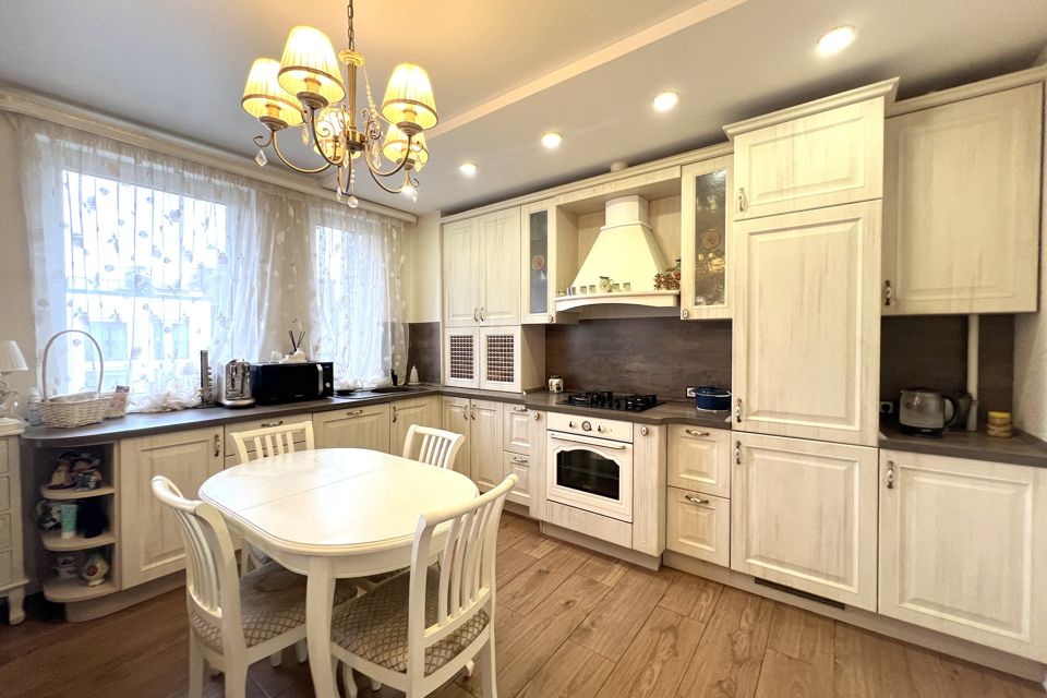 Продаётся 2-комнатная квартира, 65.2 м²