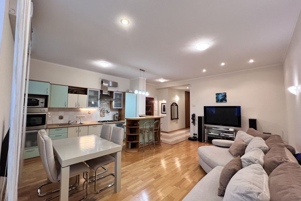 Продаётся 1-комнатная квартира, 67.2 м²