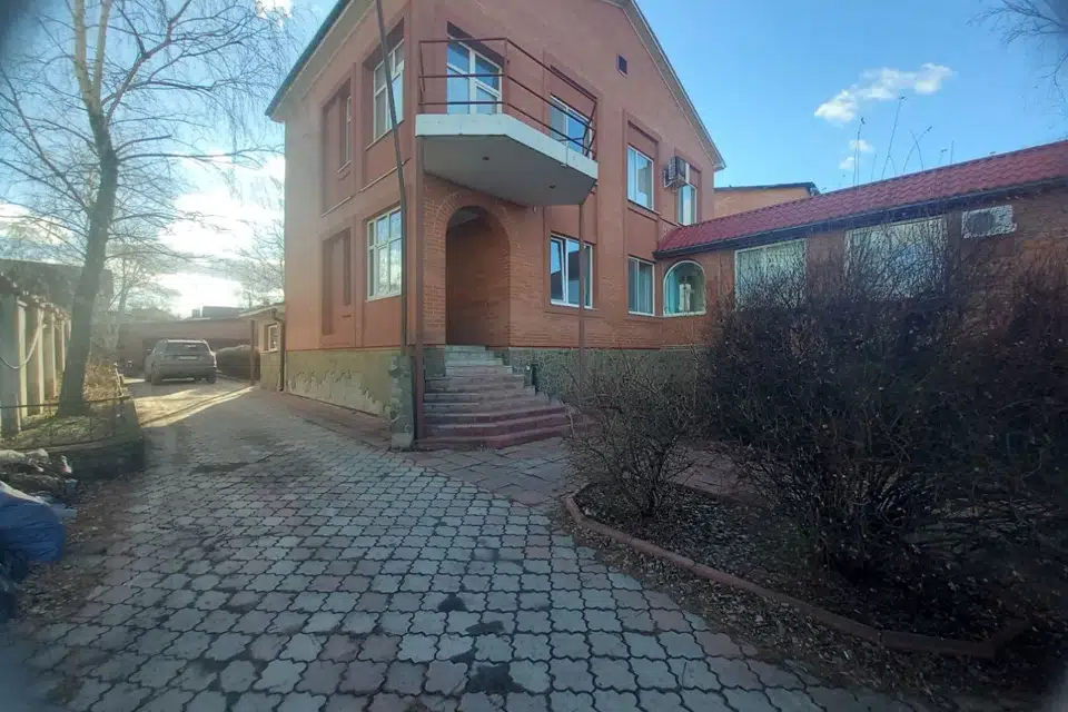 Продаётся 3-этажный дом, 333 м²