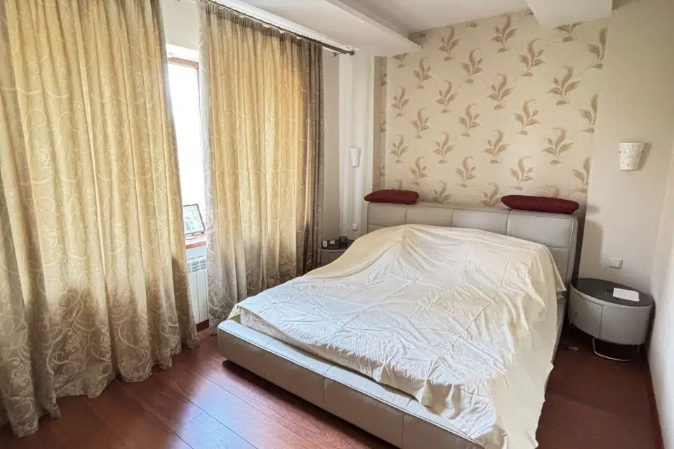 Продаётся 3-этажный дом, 500 м²