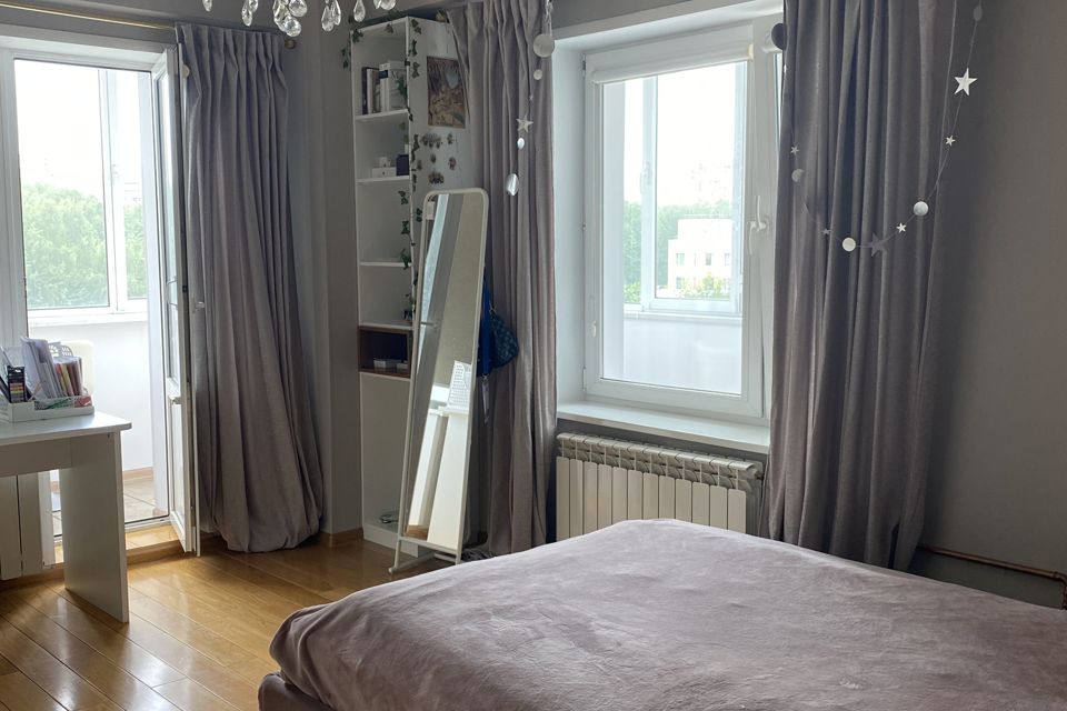 Продаётся 4-комнатная квартира, 135.4 м²