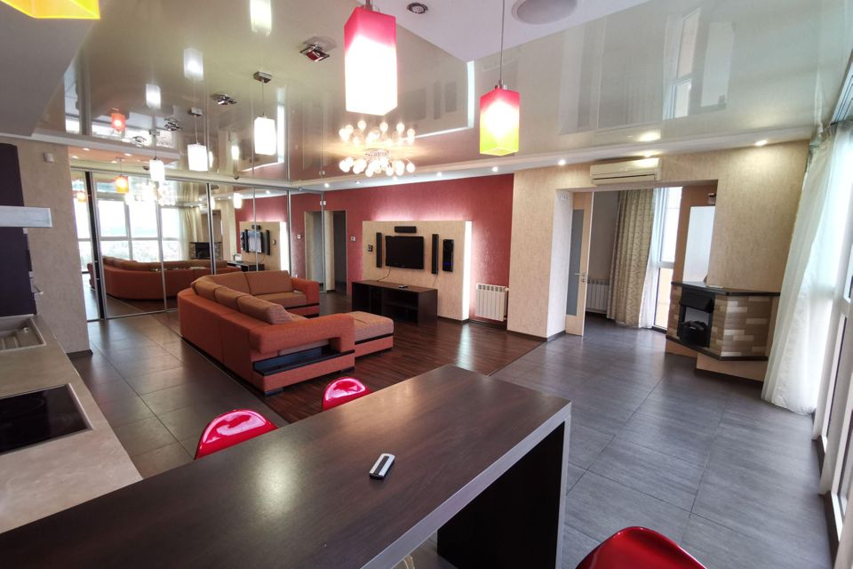Продаётся 3-комнатная квартира, 103 м²