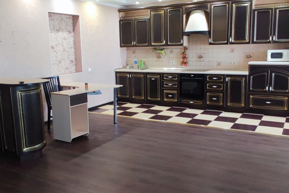 Продаётся 3-комнатная квартира, 98 м²