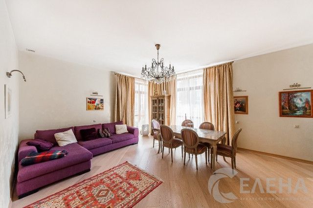 Продаётся 4-комнатная квартира, 180 м²