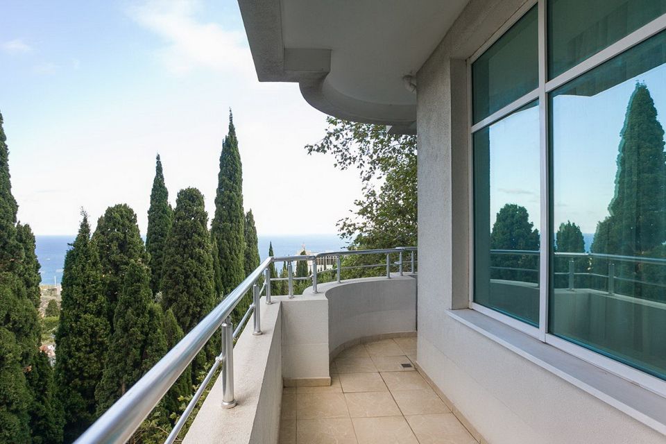 Продаётся 2-комнатная квартира, 110.8 м²