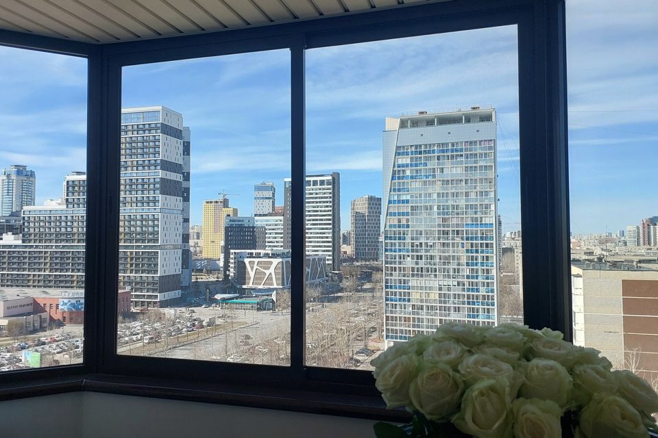 Продаётся 4-комнатная квартира, 176 м²