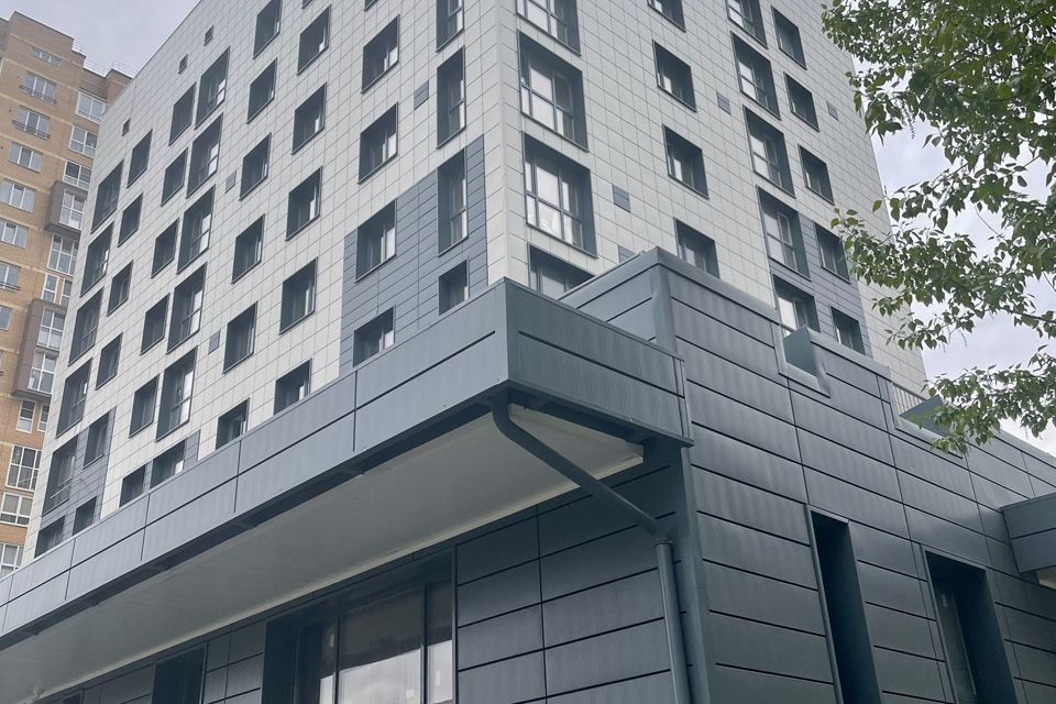 Продаётся 3-комнатная квартира, 101.8 м²