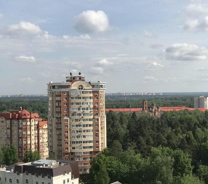 Продаётся 2-комнатная квартира, 71.7 м²