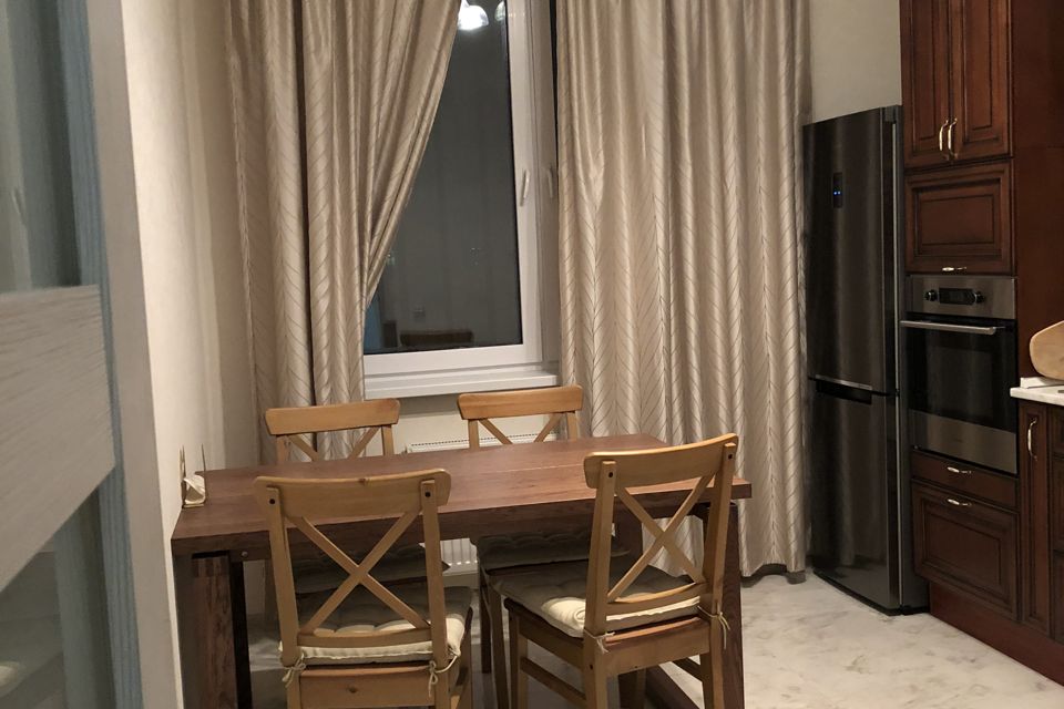 Продаётся 1-комнатная квартира, 42.3 м²