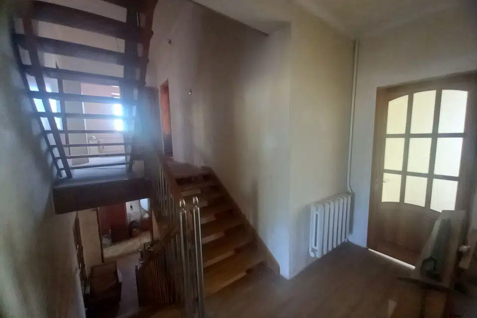 Продаётся 3-этажный дом, 220 м²