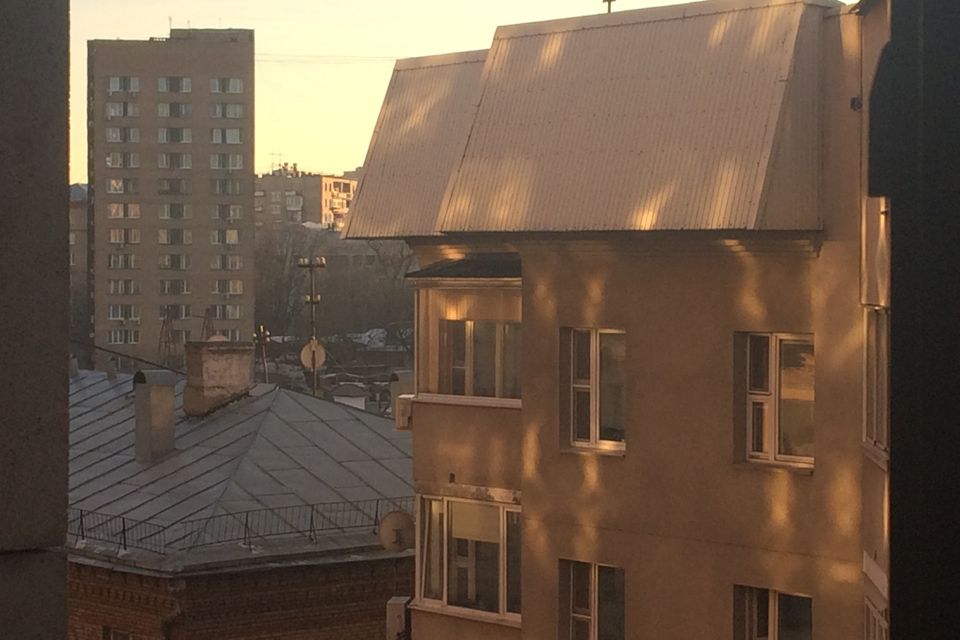 Продаётся 4-комнатная квартира, 182 м²