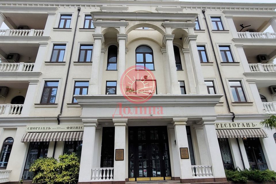 Продаётся 4-комнатная квартира, 126.4 м²