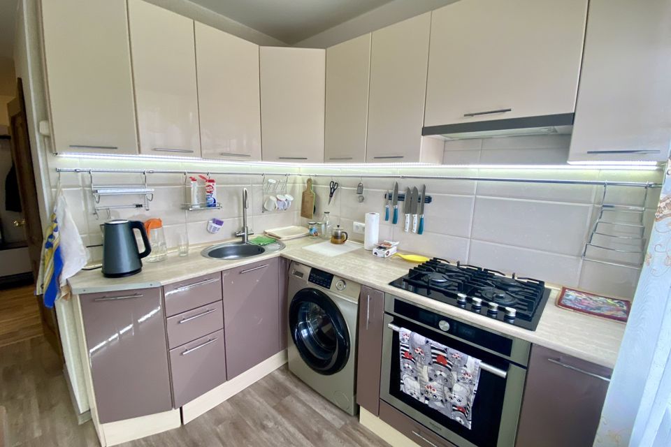 Продаётся 3-комнатная квартира, 60.8 м²