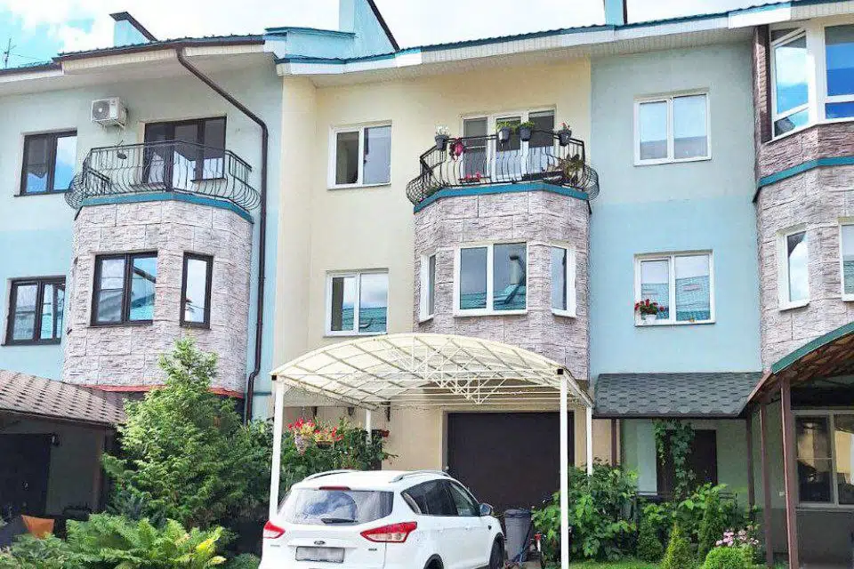 Продаётся 5-комнатная квартира, 180.3 м²