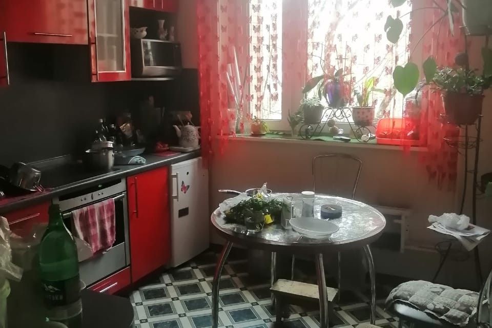 Продаётся 4-комнатная квартира, 98 м²