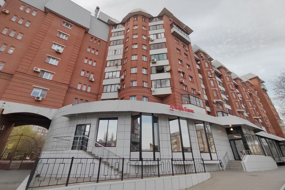 Продаётся 4-комнатная квартира, 168 м²