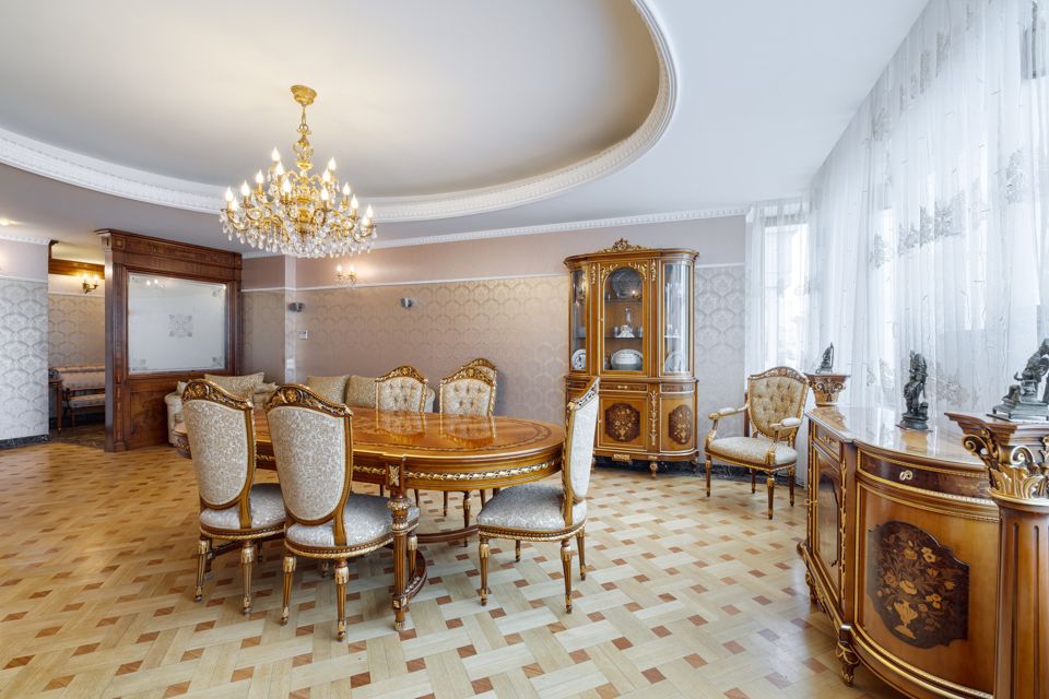 Продаётся 4-комнатная квартира, 233.3 м²