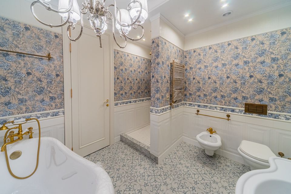 Продаётся 3-комнатная квартира, 141 м²