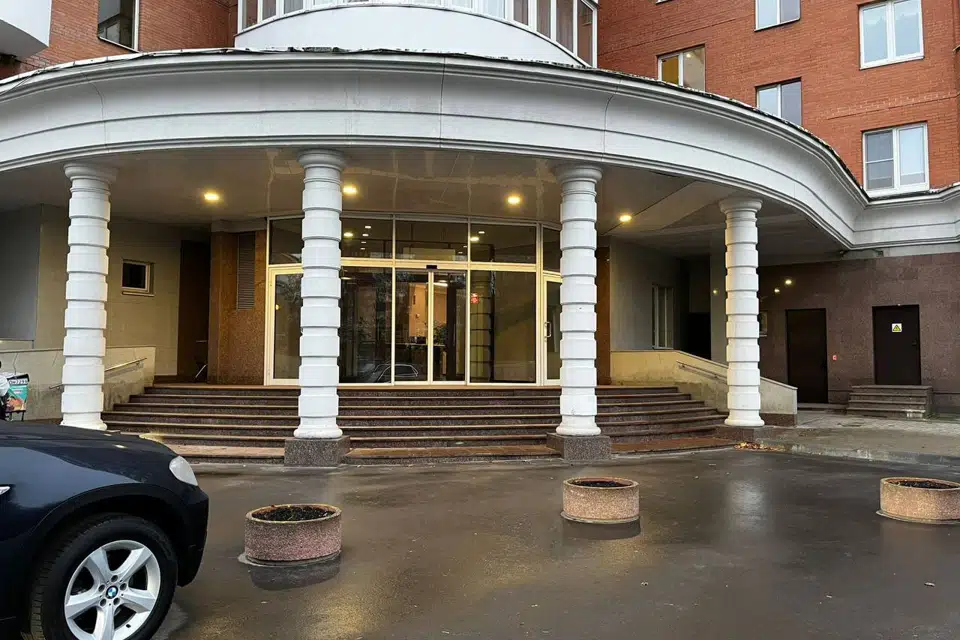 Продаётся 4-комнатная квартира, 132 м²