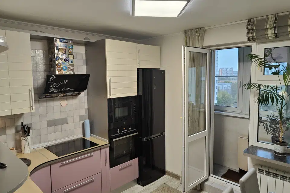 Продаётся 4-комнатная квартира, 101.3 м²