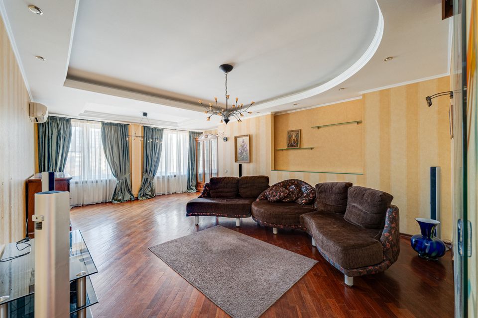 Продаётся 3-комнатная квартира, 124 м²