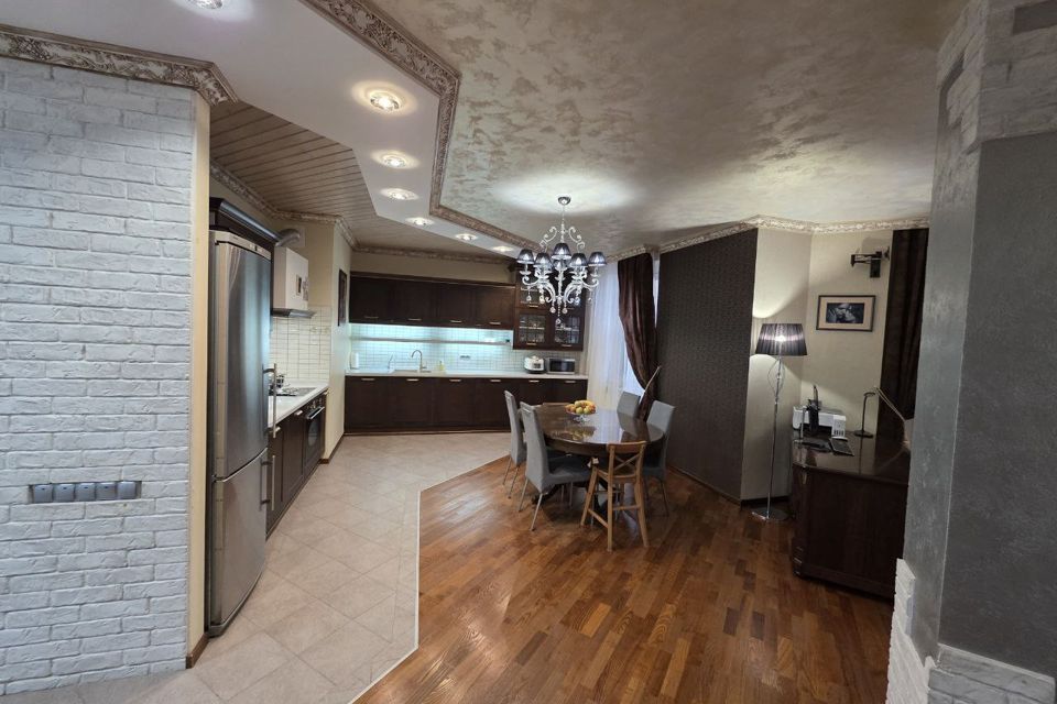 Продаётся 3-комнатная квартира, 161 м²