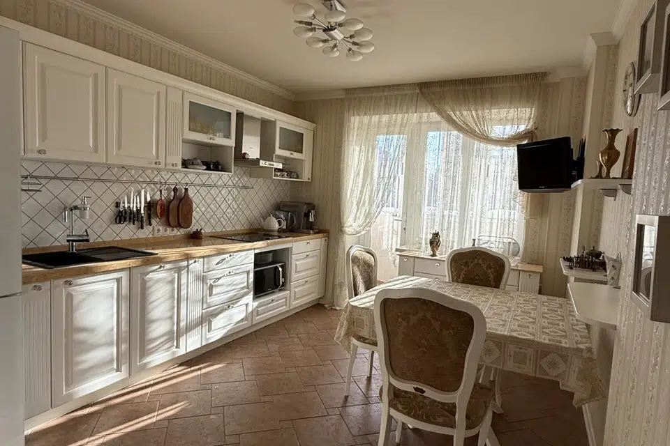 Продаётся 4-комнатная квартира, 96.4 м²
