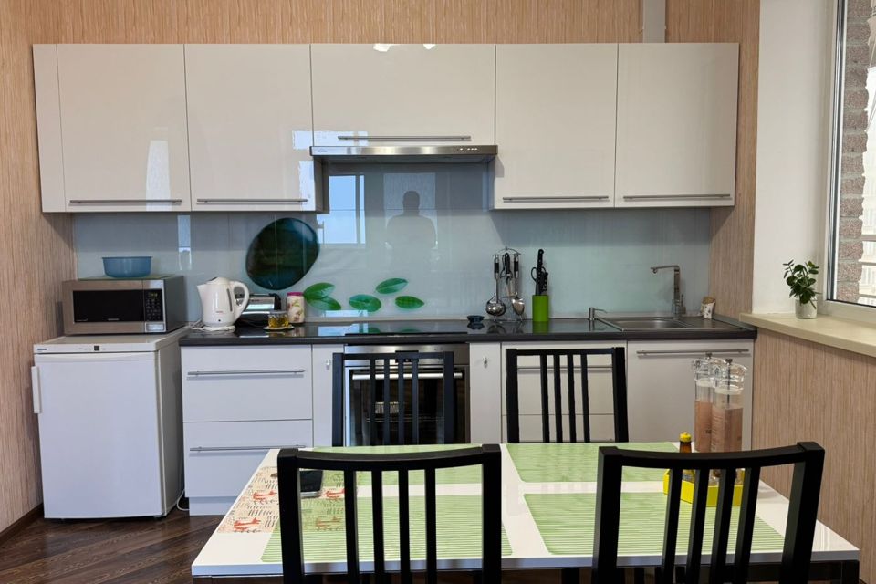 Продаётся 3-комнатная квартира, 101.7 м²