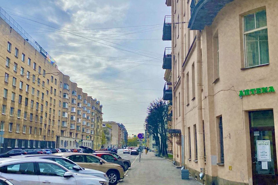 Продаётся 4-комнатная квартира, 107 м²