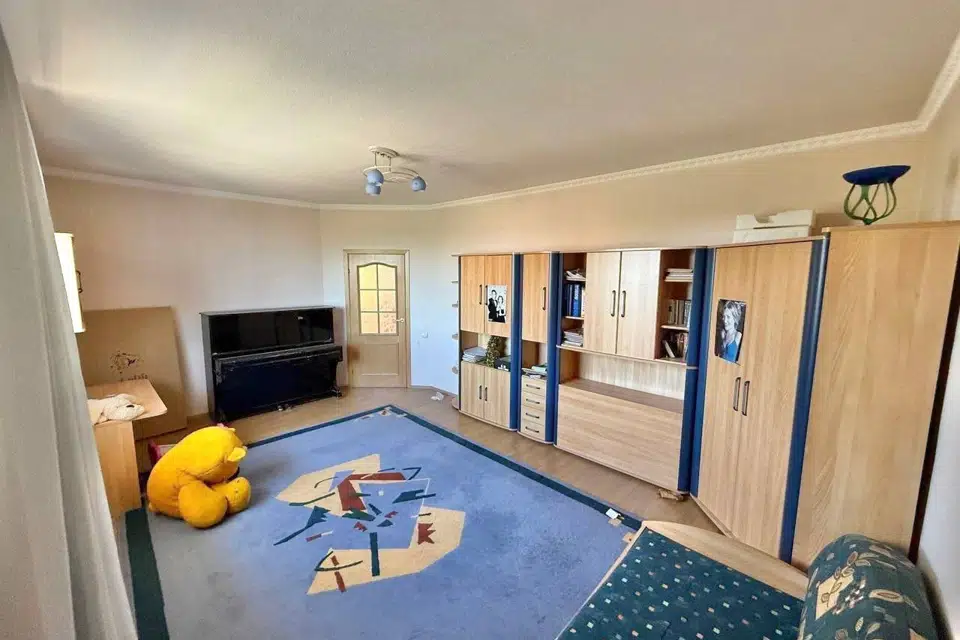 Продаётся 3-этажный дом, 250 м²