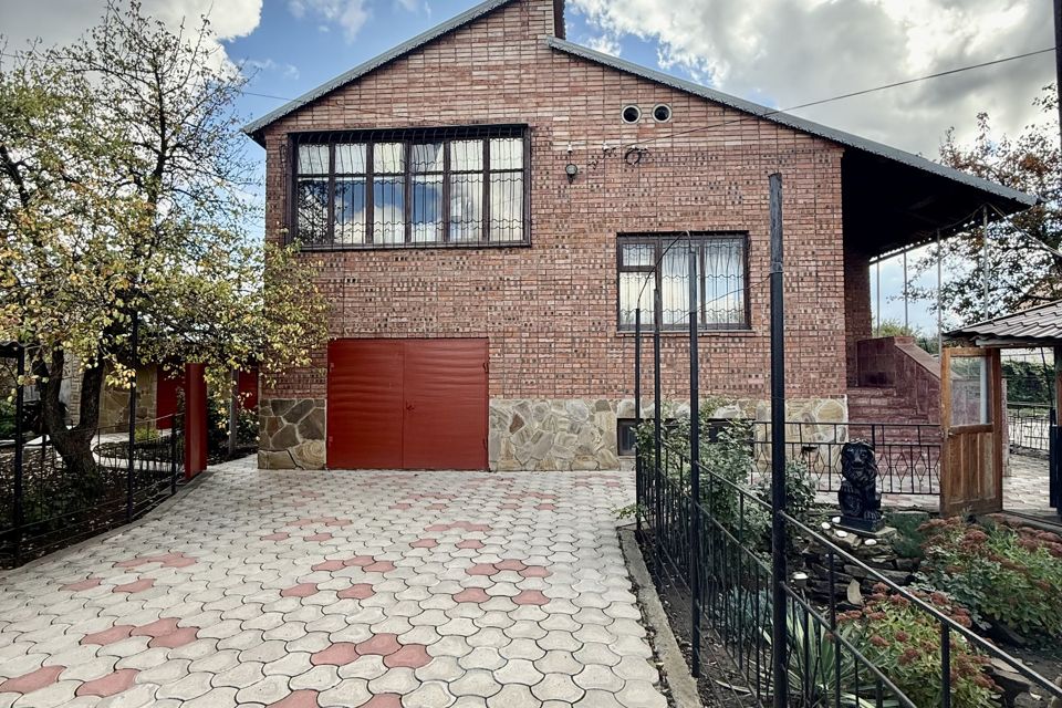 Продаётся 2-этажный дом, 200 м²