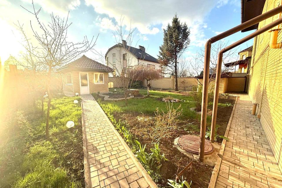 Продаётся 2-этажный дом, 235 м²
