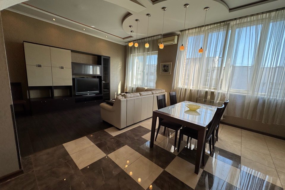 Продаётся 3-комнатная квартира, 103 м²