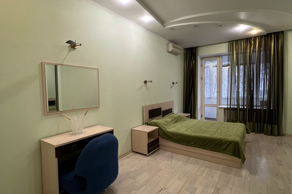 Продаётся 4-комнатная квартира, 127 м²