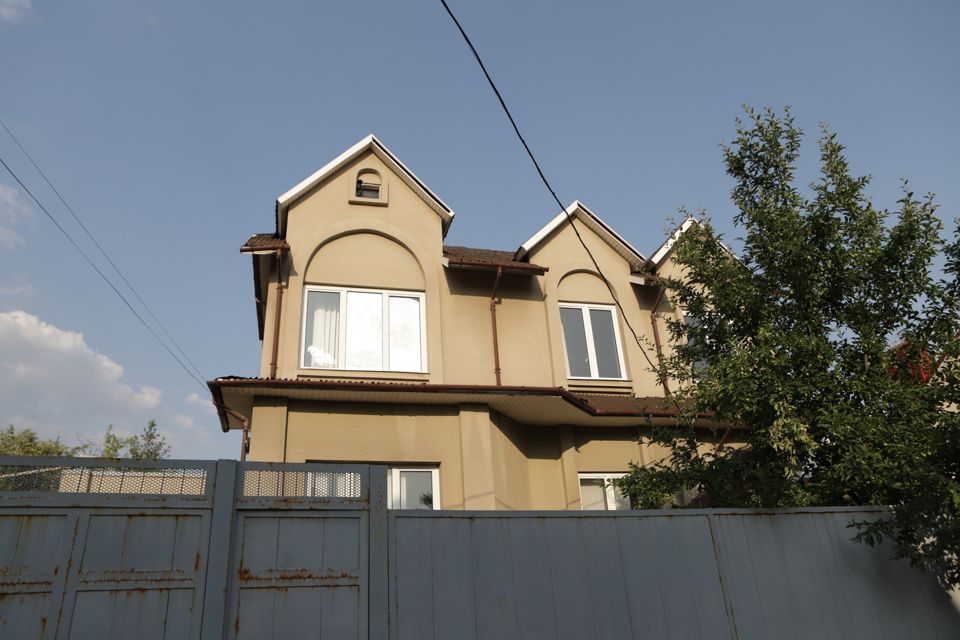 Продаётся 2-этажный дом, 600 м²