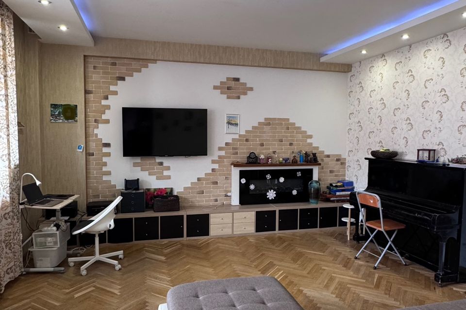 Продаётся 3-комнатная квартира, 128.3 м²