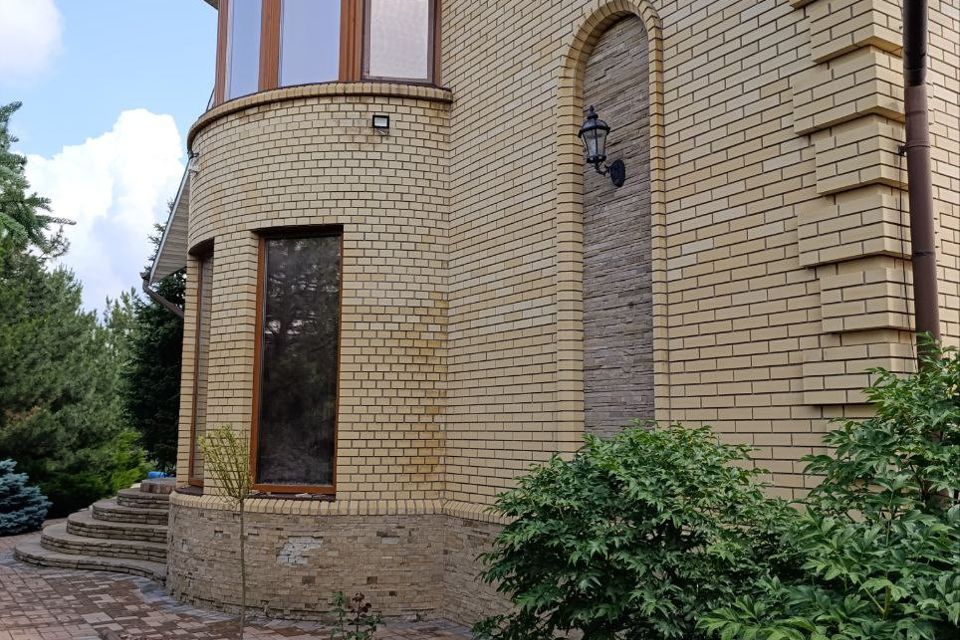 Продаётся 2-этажный дом, 370 м²