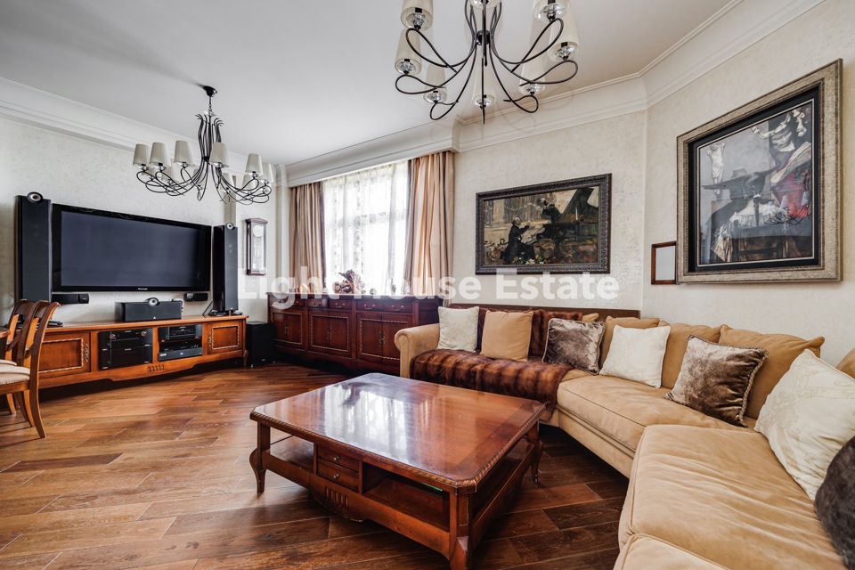 Продаётся 3-комнатная квартира, 101.5 м²