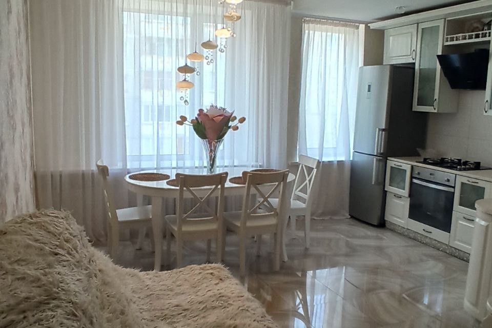 Продаётся 2-комнатная квартира, 90 м²
