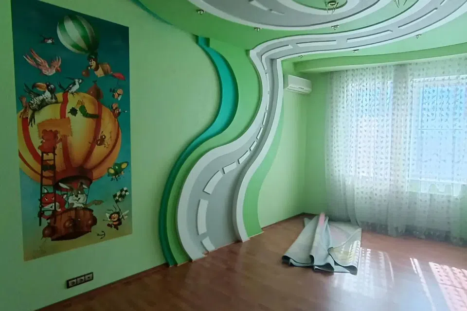Продаётся 3-комнатная квартира, 142 м²
