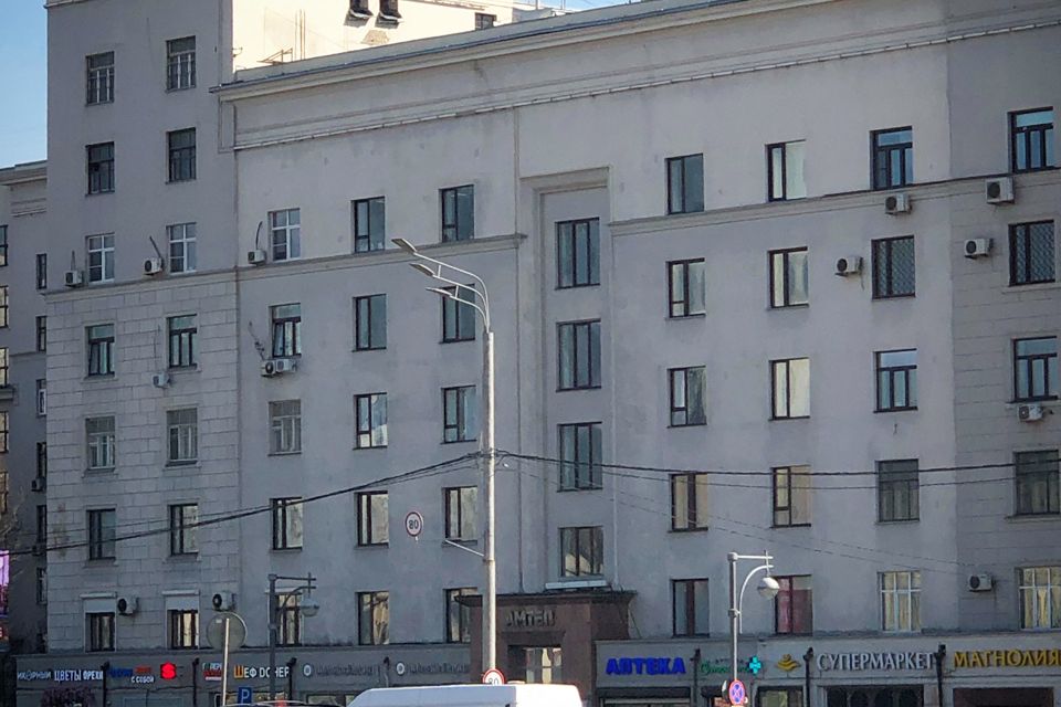 Продаётся 4-комнатная квартира, 106 м²