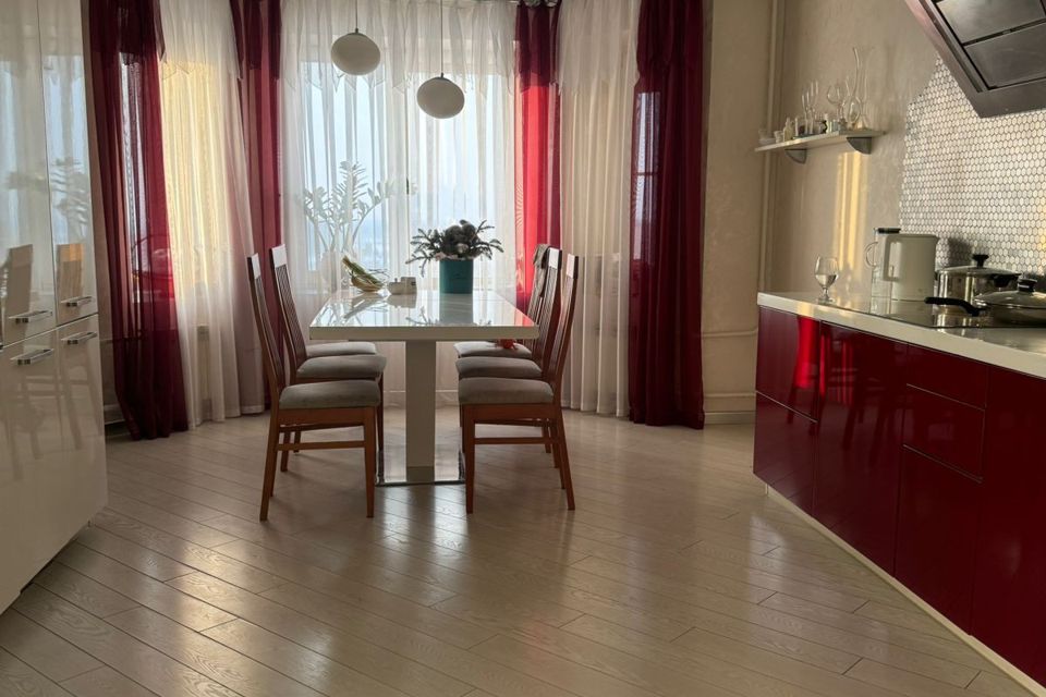 Продаётся 3-комнатная квартира, 123.8 м²