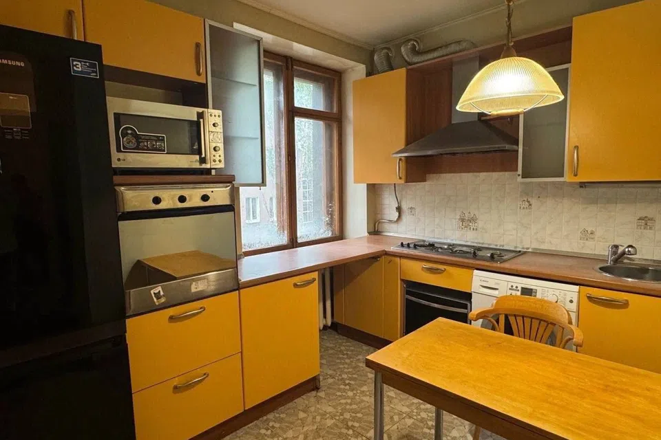 Продаётся 4-комнатная квартира, 92 м²