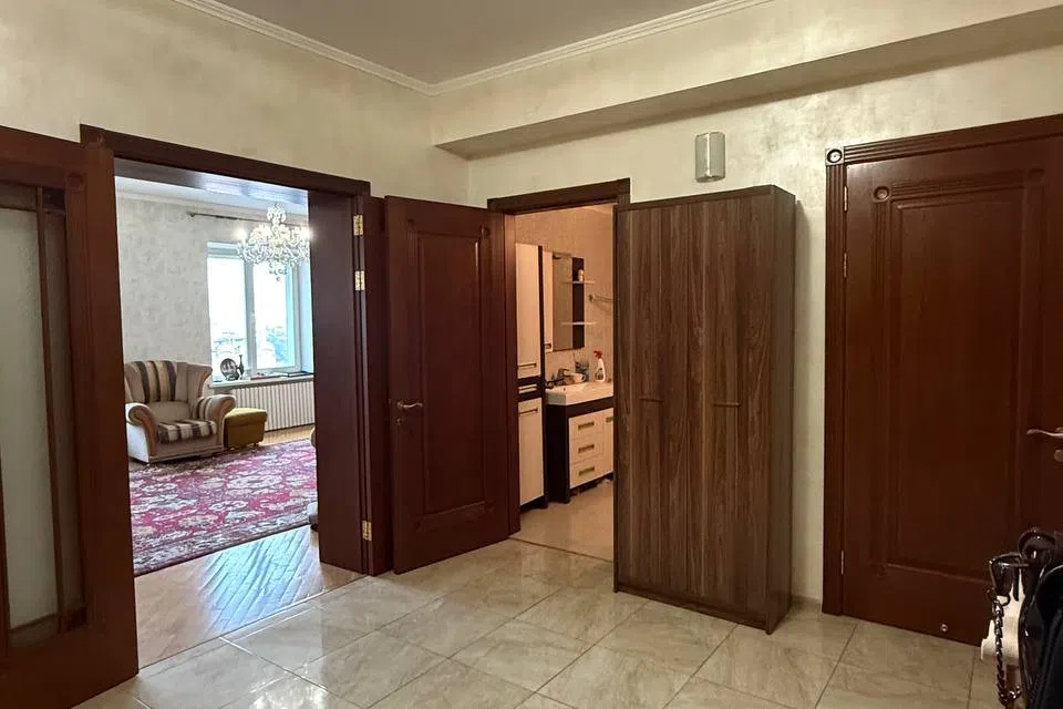 Продаётся 4-комнатная квартира, 150 м²