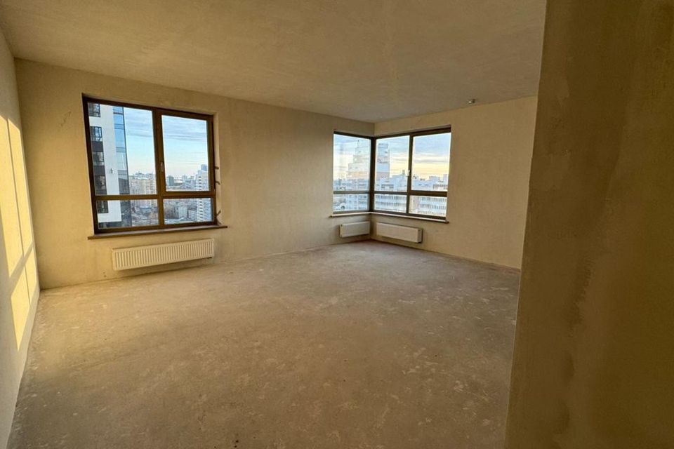 Продаётся 3-комнатная квартира, 108.5 м²