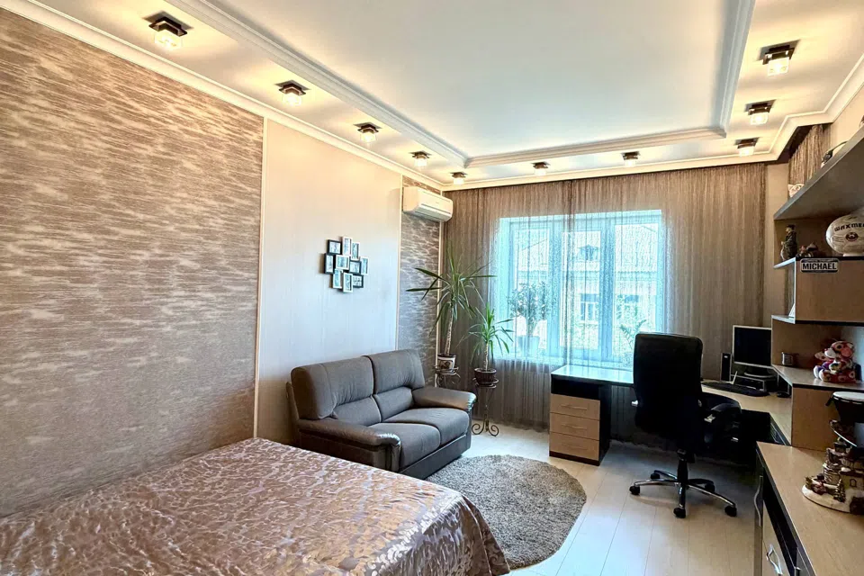 Продаётся 3-комнатная квартира, 140 м²