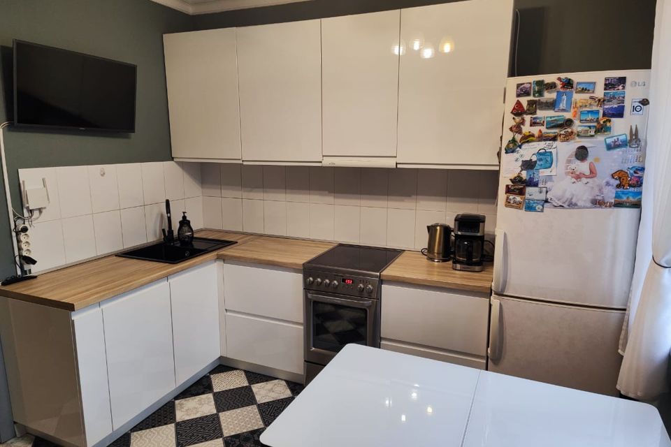 Продаётся 1-комнатная квартира, 42 м²