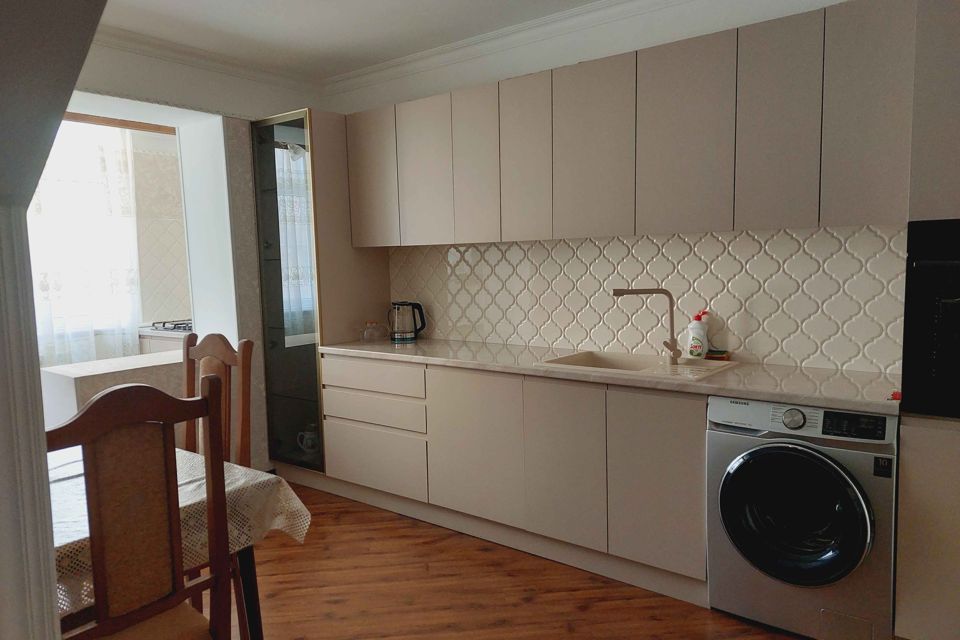 Продаётся 3-комнатная квартира, 100 м²